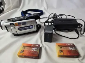 Dcr-trv17 Sony 328496 Digital Handycam Mini Dv Camcorder Video Camera Bundle Working