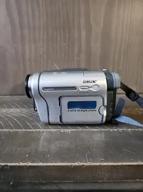 Dcr-tvr260 Sony 336319 Handy Cam Has Battery No Charge Cable And Not Tested