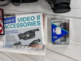 Ccd-f56 Sony Handycam Video 8 Turns On Batteries Charge As Is #2