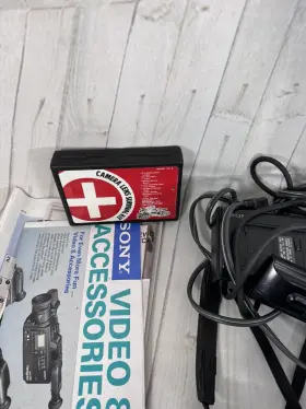 Ccd-f56 Sony Handycam Video 8 Turns On Batteries Charge As Is #3