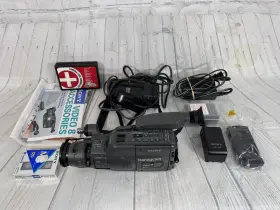 Ccd-f56 Sony Handycam Video 8 Turns On Batteries Charge As Is