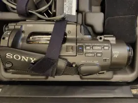 Ccd-fx270 Sony Handycam Video 8 Camera Recorder And Extras Tapes Cam Corder Lot #3