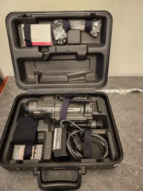 Ccd-fx270 Sony Handycam Video 8 Camera Recorder And Extras Tapes Cam Corder Lot