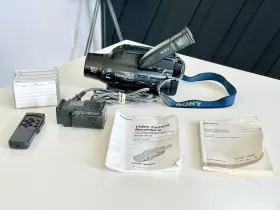 Ccd-fx340 Sony Handycam 8 With Battery Charger Remote And Carrying Case