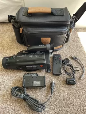 Ccd-fx630 Sony Ccd-fx620 Video8 Handycam Camcorder 1 Battery And Accessories Charger Tested