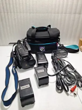 Ccd-tr21 Sony Handycam Camcorder Video8 With Vtg Bag Chargers Batteries Tested