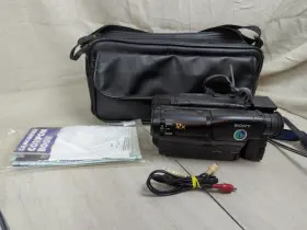 Ccd-tr23 Sony Handycam Video 8 Model Camera Recorder Case Power Adapter
