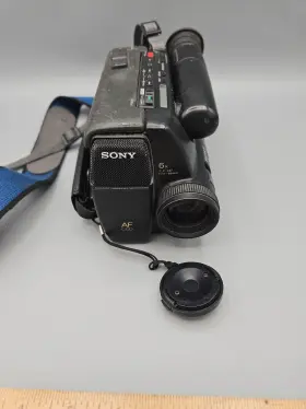 Ccd-tr55 Sony Ccd-tr3 Ntsc 8 Video8 Handycam Camcorder - Untested Battery No Charger #3
