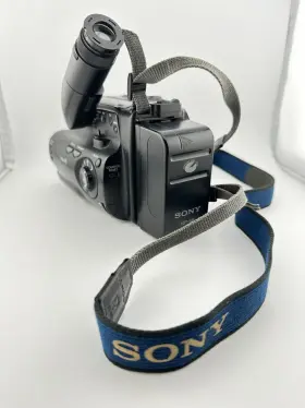 Ccd-tr31 Sony Vintage Video 8 Handycam Bag Strap Ac Adapter 3 Batteries