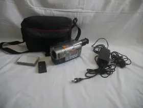 Ccd-tr317 Sony Handycam Video 8 Camcorder - Untested Parts Only 2e1