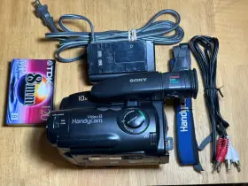 Ccd-tr450e Sony Video Camera Recorder 8 Handycam With Extras