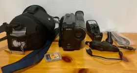 Ccd-tr550 Sony Vintage Video Camera Handycam 48x Zoom Case Accessories Untested