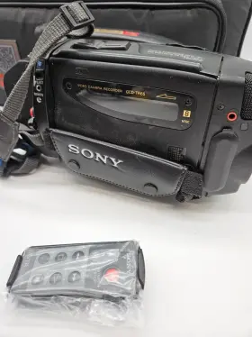 Ccd-tr65 Sony Vtg Handycam Video 8 Camera W Accessories And Case Untested #2