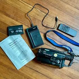 Ccd-tr78 Sony Handycam Camcorder 8mm Video Camera - Bag New Battery Charger