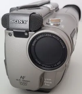 Ccd-tr8 Sony Hi8 Handycam Camcorder With Multiple Accessories