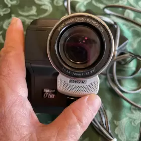 Ccd-tr818 Sony Handycam Video Camcorder Hi8 Tested And Working With Charger #3