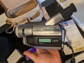Ccd-trv310 Sony Handycam Digital-8 Camcorder No Cords Untested #2
