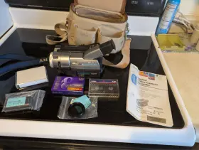 Ccd-trv310 Sony Handycam Digital-8 Camcorder No Cords Untested