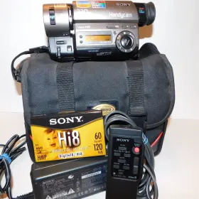 Ccd-trv510 Sony Handycam Camcorder Bundle New Battery Case Remote Nightshot