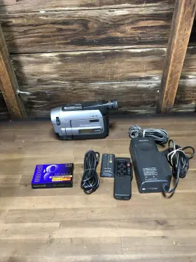 Ccd-trv62 Sony Handycam Vision Black 3.5 Inch Lcd Hi-8 Video Camcorder Tested