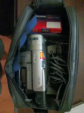 Ccd-trv66 Sony Ntsc Hi8 Handycam Camcorder - Plus Bonuses Used