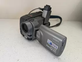 Ccd-trv70 Sony Handycam Hi8 Video8 Tape Analog Camcorder Video Untested As Is A3