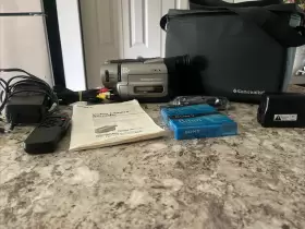 Ccd-trv75 Sony Handycam Vision Video Hi-8 Xr 72x Camcorder With Accessories Read #2