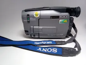 Ccd-trv81 Sony Handycam Ntsc Hi8 Video8 8mm Camcorder With Strap #2