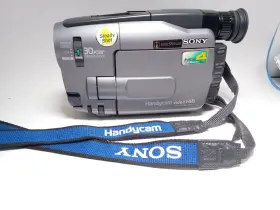 Ccd-trv81 Sony Handycam Ntsc Hi8 Video8 8mm Camcorder With Strap