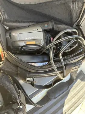 Ccd-trv82 Sony Handycam Hi-8 Camcorder With Battery Charger Cassette Ir Receiver #2
