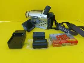 Ccd-trv138 Sony Ccd-tvr138 Handycam Hi-8 Camcorder Camera- Charger 2 Batteries Tape Tested
