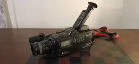 Ccd-v5000 Sony Vintage Hi8 Handycam Camcorder - Powers On And Plays Tapes