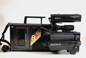 Ccd-v8afu Sony Vintage Ccd-v8af 8mm Video 8 Camcorder And Batteries