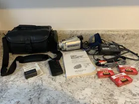 Dcr-trv25 Sony Cr-trv25 Handycam Digital 8 Camcorder Video Camera W Accessories And Bag