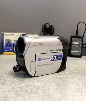 Dcr-dvd106 Sony Mini Dvd Handycam Digital Video Camera Camcorder- With Accessories