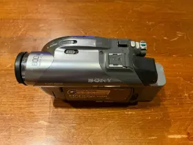 Dcr-dvd305 Sony Handycam Camcorder Near Mint 12x Optical Zoom Grey Dvd Zeiss #3