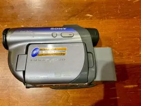 Dcr-dvd305 Sony Handycam Camcorder Near Mint 12x Optical Zoom Grey Dvd Zeiss
