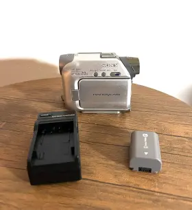 Dcr-hc22e Sony Handycam Handheld Minidv Camcorder Silver Tested
