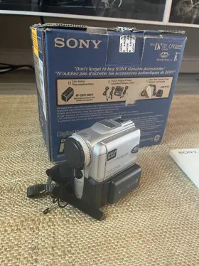Dcr-pc101 Sony Digital Video Camera Recorder With Box Manuals - Vintage 2002