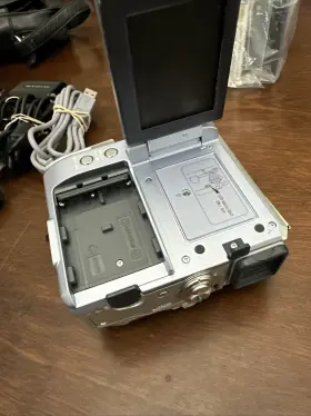Dcr-pc105 Sony Handycam Minidv Camcorder With Accessories #2