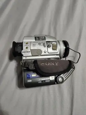 Dcr-pc110e Sony Digital Camcorder Japan Made Handycam Zeiss Sonnar Lens