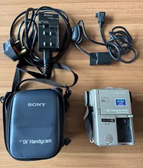 Dcr-pc1e Sony Mini Dv Handycam Digital Video Camera With Charger And Power - Works