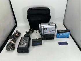 Dcr-pc9e Sony Mini Dv Tape Digital Video Camera Handycam Complete Working Read