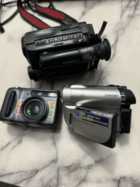Dcr-s85 Sony Lot Of 3 Camcorders Untested Not Broken They All Look In Good Condition