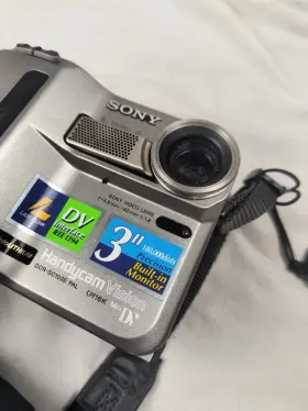 Dcr-sc1ooe Sony Dcr-sc1oo Handycam Pal Camcorder Film Camera Broken For Parts No Battery #2