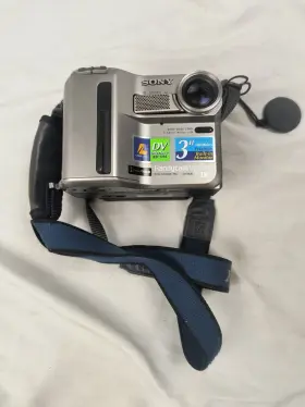Dcr-sc1ooe Sony Dcr-sc1oo Handycam Pal Camcorder Film Camera Broken For Parts No Battery
