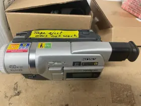 Dcr-trv120 Sony Handycam Camcorder Digital8 Hi8 Video Camera Powers Up/for Parts
