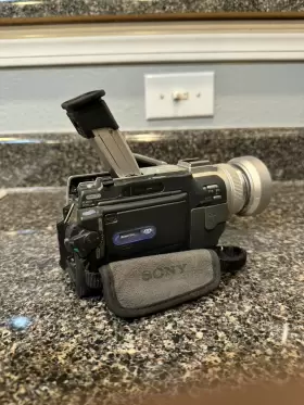 Dcr-trv20 Sony Handycam Minidv Digital Video Camcorder No Battery Untested #3