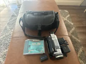 Dcr-trv240 Sony Digital8 Camcorder Hi8 Video - Bag Included. Fast Shipping