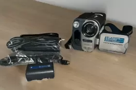 Dcr-trv260 Sony Handycam Hi8/digital8 Camcorder Charger/batteries